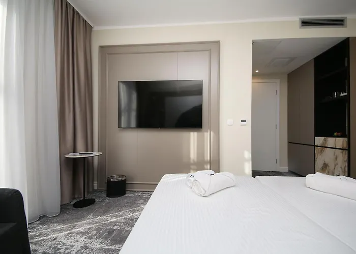 The Place 87 Apartment