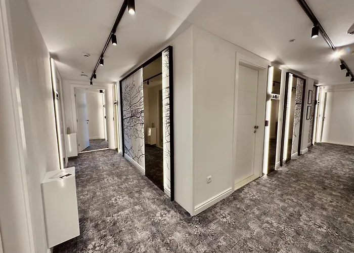 The Place 87 Apartment *